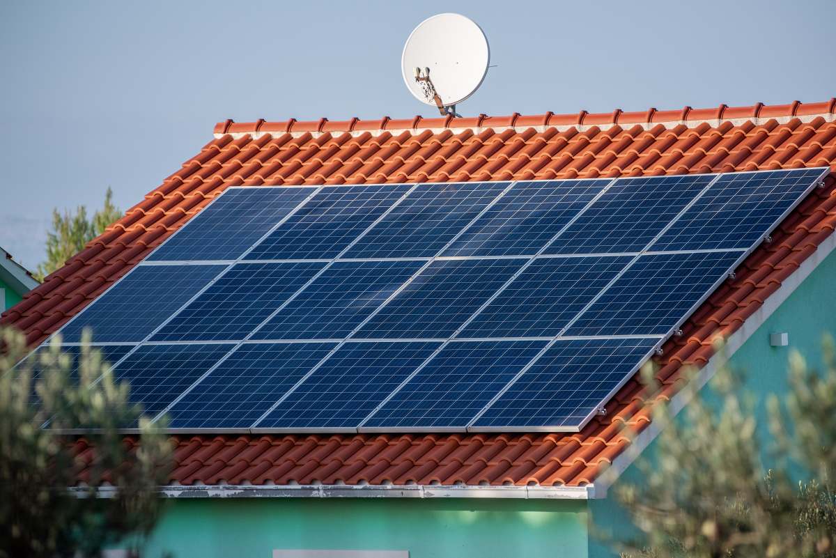 Dofinansowanie do paneli fotowoltaicznych – jakie programy aktualnie obowiązują?